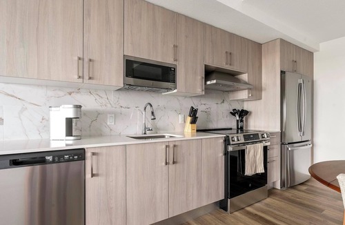 Overtown Apartment | Landing | Beautiful 1BD, Pool