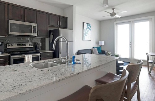 Buda Apartment | Landing | Beautiful 1BD, Pool, Yoga Studio