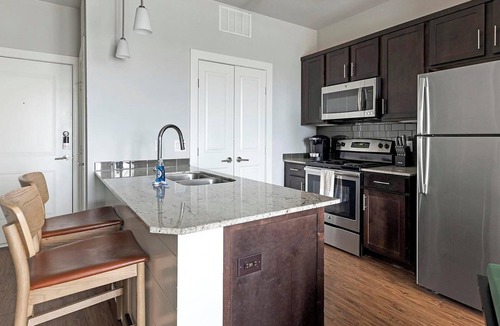 Buda Apartment | Landing | Beautiful 1BD, Pool, Yoga Studio