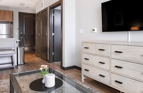 Buda Apartment | Landing | Beautiful 1BD, Pool, Gym