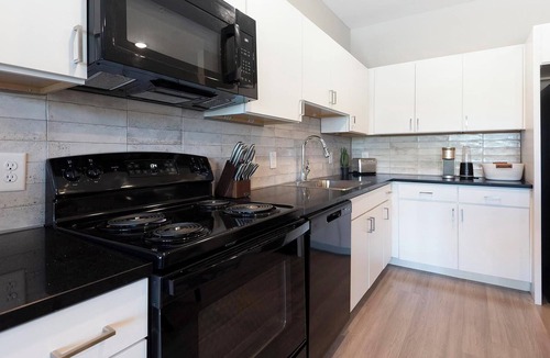 Pinch District Apartment | Landing | Beautiful 1BD, Rooftop Lounge, Gym