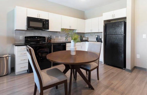 Pinch District Apartment | Landing | Beautiful 1BD, Rooftop Lounge, Gym