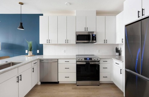 Civic Center Apartment | Landing | Beautiful 1BD, Rooftop Lounge, Gym
