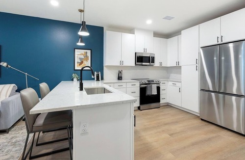 Civic Center Apartment | Landing | Beautiful 1BD, Rooftop Lounge, Gym