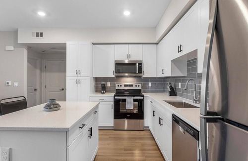 Townsite Apartment | Landing | Beautiful 1BD, Pool, Rooftop Lounge