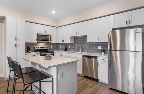 Townsite Apartment | Landing | Beautiful 1BD, Pool, Rooftop Lounge