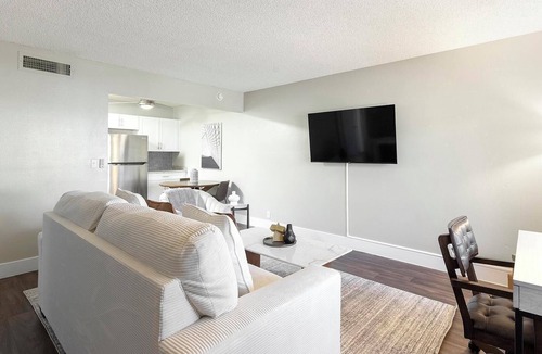 Rancho Oakey Apartment | Landing | Beautiful 1BD, Gym