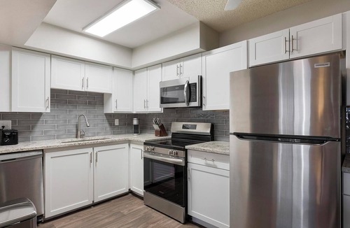 Rancho Oakey Apartment | Landing | Beautiful 1BD, Gym