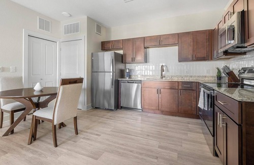 Lockhart Apartment | Landing | Beautiful 1BD, Gym, Pool