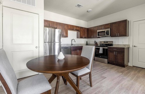 Lockhart Apartment | Landing | Beautiful 1BD, Gym, Pool