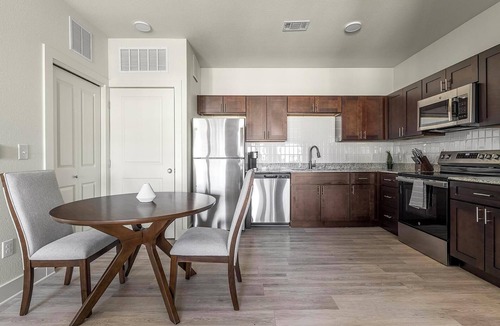 Lockhart Apartment | Landing | Beautiful 1BD, Gym, Pool