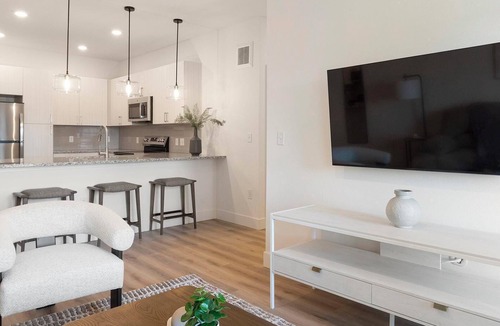 Firestone Apartment | Landing | Beautiful 1BD, Gym, Clubhouse