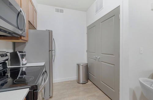 South Salt Lake Apartment | Landing | Beautiful 1BD, Gym, Pool