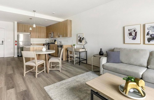 Carteret Apartment | Landing | Beautiful 1BD, Courtyard, Gym