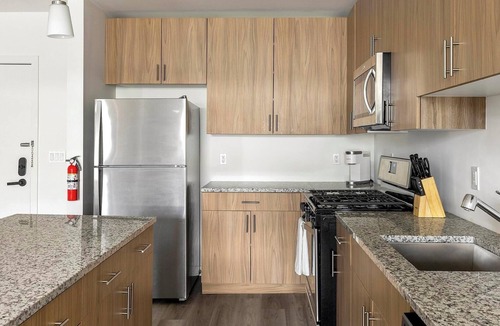 Carteret Apartment | Landing | Beautiful 1BD, Courtyard, Gym