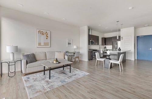 Hayden Island Apartment | Landing | Beautiful 1BD, Courtyard, Gym