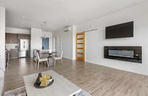 Hayden Island Apartment | Landing | Beautiful 1BD, Courtyard, Gym