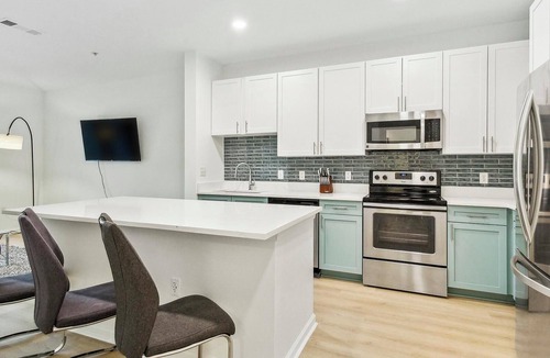 Eden Apartment | Landing | Beautiful 1BD, Gym, Yoga Studio