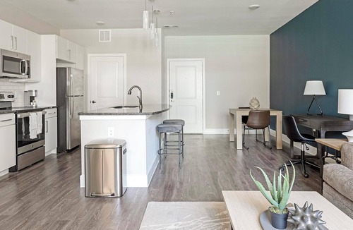 Allen Apartment | Landing | Beautiful 1BD, Yoga Studio, Game Room