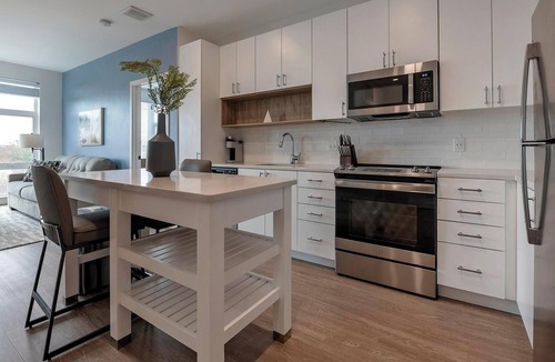 Old Town West Apartment | Landing | Beautiful 2BD, Courtyard, Gym