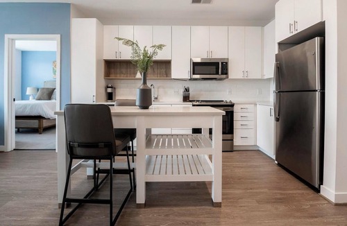 Old Town West Apartment | Landing | Beautiful 2BD, Courtyard, Gym