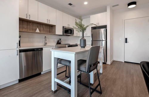 Old Town West Apartment | Landing | Beautiful 2BD, Courtyard, Gym