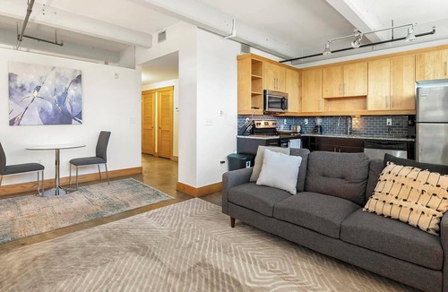 Petersburg Apartment | Landing | Beautiful 2BD, Gym, Pool