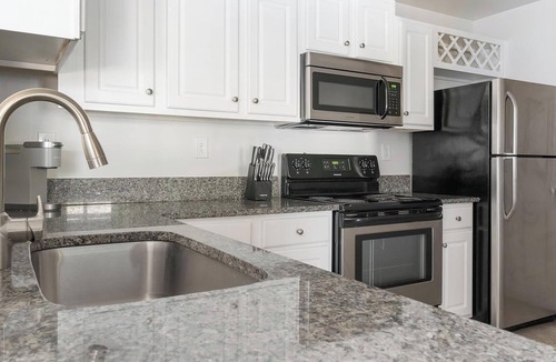 Piedmont Heights Apartment | Landing | Beautiful 2BD, Courtyard, Pool