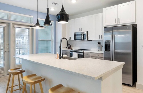 Garland Apartment | Landing | Beautiful 2BD, Clubhouse, Gym
