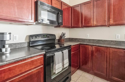 Barker Apartment | Landing | Beautiful 2BD, Clubhouse, Gym