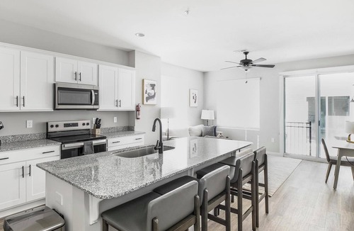 Madison Apartment | Landing | Beautiful 2BD, Clubhouse, Courtyard