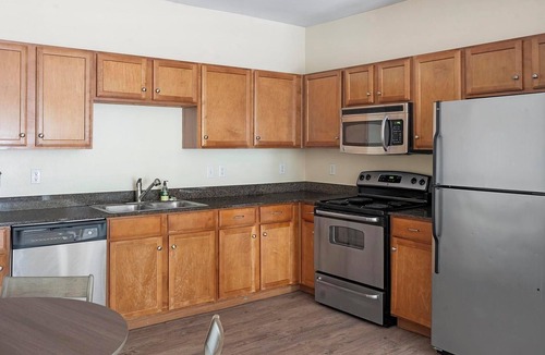 Sweetbriar Apartment | Landing | Beautiful 2BD, Clubhouse, Pool