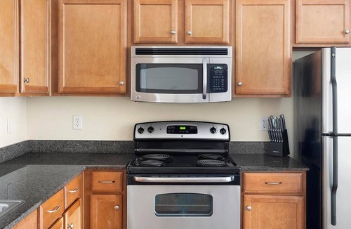 Sweetbriar Apartment | Landing | Beautiful 2BD, Clubhouse, Pool