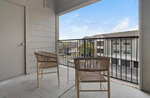 Austin Apartment | Landing | Beautiful 2BD, Courtyard, Pool
