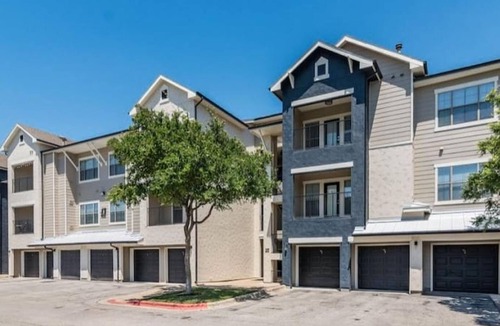 Austin Apartment | Landing | Beautiful 2BD, Courtyard, Pool