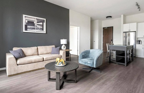 Logan Square Apartment | Landing | Beautiful 2BD, Gym, Pool