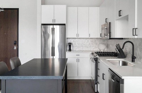 Logan Square Apartment | Landing | Beautiful 2BD, Gym, Pool