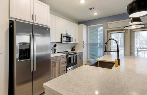 Garland Apartment | Landing | Beautiful 2BD, Gym, Clubhouse