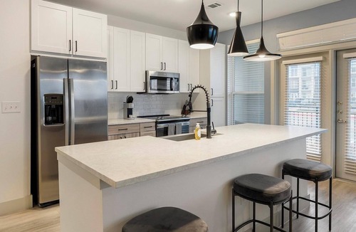Garland Apartment | Landing | Beautiful 2BD, Gym, Clubhouse