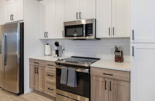 Garland Apartment | Landing | Beautiful 2BD, Gym, Clubhouse