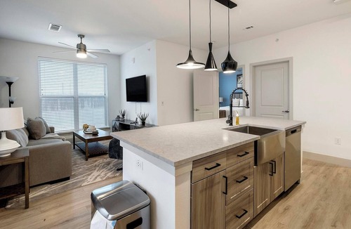 Garland Apartment | Landing | Beautiful 2BD, Gym, Clubhouse