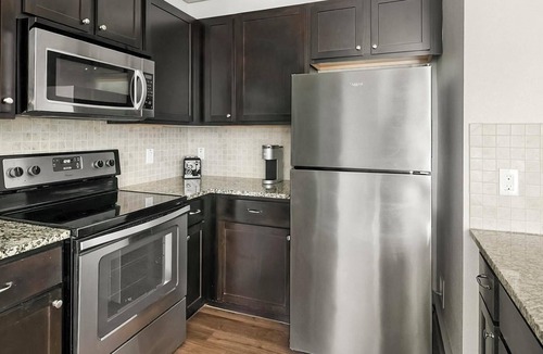 George Bush Park/Eldridge Apartment | Landing | Beautiful 2BD, Gym, Pool