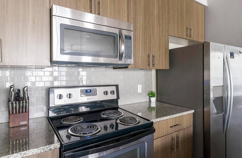 Memorial Apartment | Landing | Beautiful 2BD, Gym