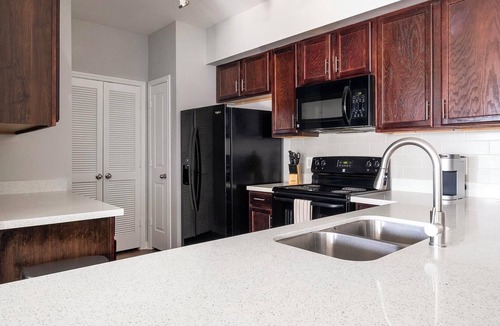 Atascocita Apartment | Landing | Beautiful 2BD, Game Room, Clubhouse