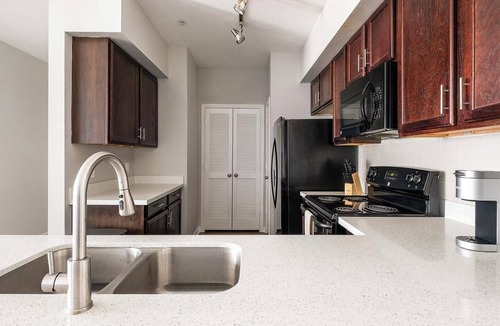 Atascocita Apartment | Landing | Beautiful 2BD, Game Room, Clubhouse