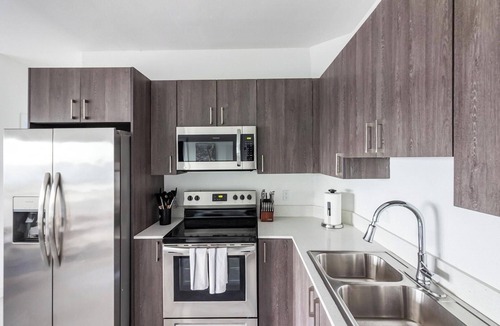 Naranja Apartment | Landing | Beautiful 2BD, Gym, Pool