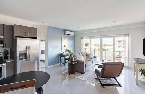Naranja Apartment | Landing | Beautiful 2BD, Gym, Pool
