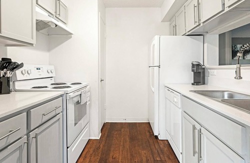 Windsor Park Apartment | Landing | Beautiful 2BD, Gym, Pool