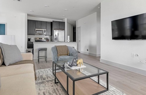 Austin Apartment | Landing | Beautiful 2BD, Gym, Pool
