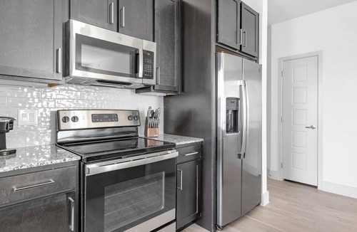 Austin Apartment | Landing | Beautiful 2BD, Gym, Pool